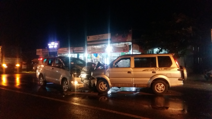 Hai xe bị hư hỏng nặng phần đầu.