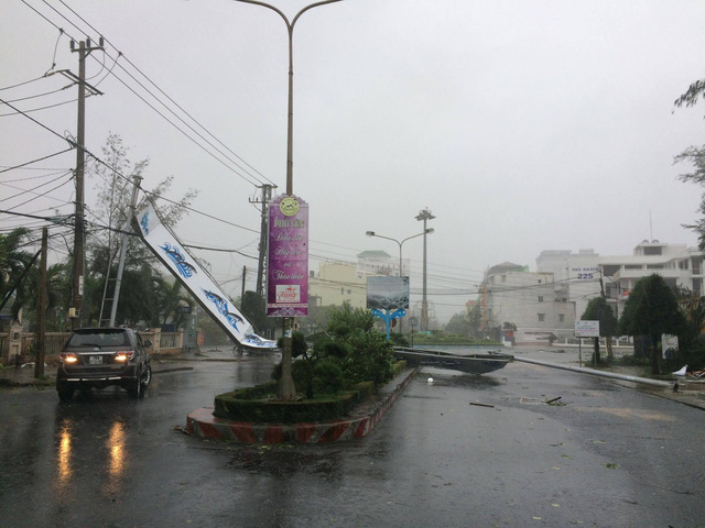 B&atilde;o số 12: Những h&igrave;nh ảnh thiệt hại đầu ti&ecirc;n tại Nha Trang, Ph&uacute; Y&ecirc;n