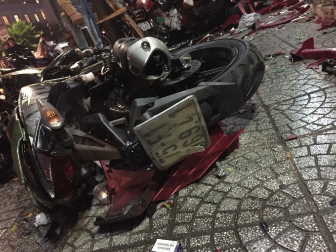 Huế: &Ocirc; t&ocirc; &ldquo;đi&ecirc;n&rdquo; g&acirc;y tai nạn li&ecirc;n ho&agrave;n, một người thiệt mạng