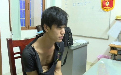 Níu tình không thành, nam thanh niên khống chế người yêu, dọa nổ bình gas