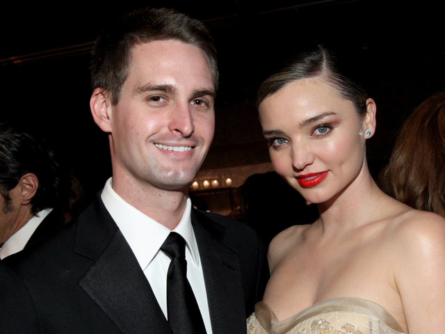 Tỷ ph&uacute; Evan Spiegel v&agrave; người mẫu Miranda Kerr.