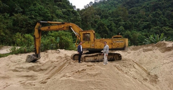“Cát tặc” oanh tạc vùng biên, vì sao chính quyền không biết?