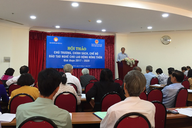 &Ocirc;ng Đ&agrave;o Văn Tiến, Vụ trưởng Vụ dạy nghề thường xuy&ecirc;n thuộc Tổng cục dạy nghề (Bộ Lao động Thương binh v&agrave; X&atilde; hội) b&aacute;o c&aacute;o tại hội thảo​.