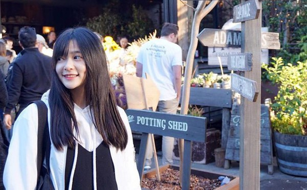 Du học sinh Việt cười khoe l&uacute;m đồng tiền khiến ng&agrave;n tr&aacute;i tim thương nhớ