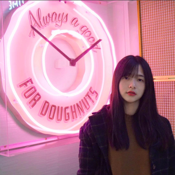 Du học sinh Việt cười khoe l&uacute;m đồng tiền khiến ng&agrave;n tr&aacute;i tim thương nhớ