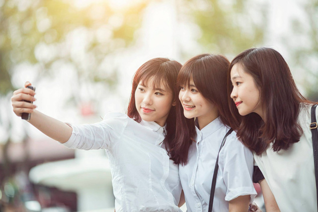 Du học sinh Việt cười khoe l&uacute;m đồng tiền khiến ng&agrave;n tr&aacute;i tim thương nhớ