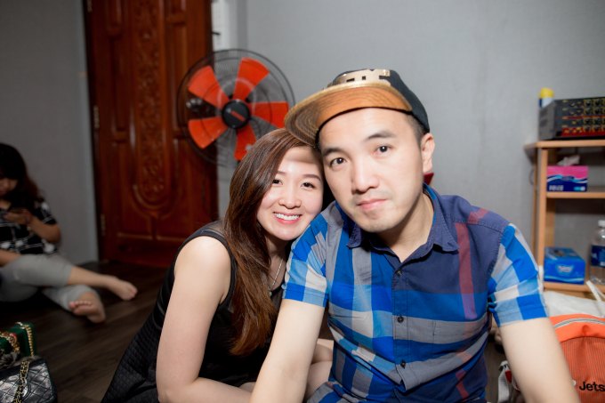 Vợ xinh như hotgirl của Dương Ngọc Th&aacute;i th&aacute;p t&ugrave;ng chồng đi tập nhạc