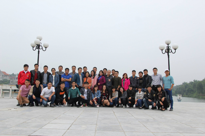 Tập thể c&aacute;n bộ, ph&oacute;ng vi&ecirc;n, bi&ecirc;n tập vi&ecirc;n chuy&ecirc;n trang truyền th&ocirc;ng Ph&aacute;p luật Plus trong một chuyến d&atilde; ngoại.