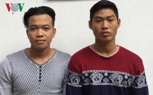 Đi hát karaoke, bé gái 13 tuổi bị hai trai bản xâm hại