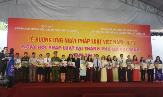TP HCM: Nhiều m&ocirc; h&igrave;nh mới, c&aacute;ch l&agrave;m hay, s&aacute;ng tạo hưởng ứng Ng&agrave;y Ph&aacute;p luật Việt Nam