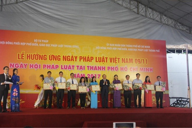 TP HCM: Nhiều m&ocirc; h&igrave;nh mới, c&aacute;ch l&agrave;m hay, s&aacute;ng tạo hưởng ứng Ng&agrave;y Ph&aacute;p luật Việt Nam