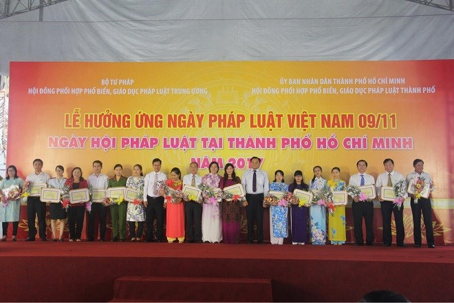 TP HCM: Nhiều m&ocirc; h&igrave;nh mới, c&aacute;ch l&agrave;m hay, s&aacute;ng tạo hưởng ứng Ng&agrave;y Ph&aacute;p luật Việt Nam