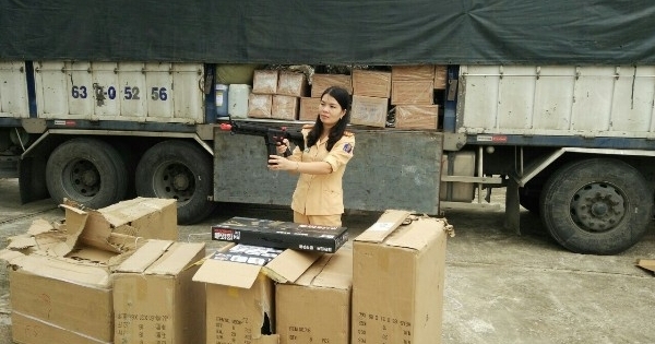 Thanh Hóa: Phát hiện xe ô tô chở đồ chơi bạo lực