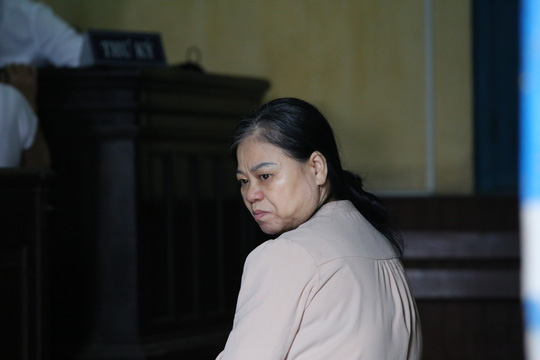 Bị c&aacute;o Nguyễn Thị Chuốt tại phi&ecirc;n t&ograve;a ph&uacute;c thẩm. (Ảnh: b&aacute;o Người lao động)