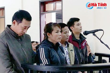 C&aacute;c bị c&aacute;o tại phi&ecirc;n t&ograve;a.