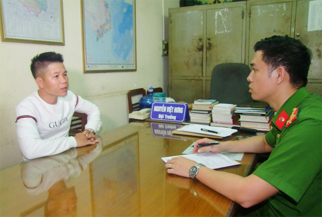 Đối tượng Nguyễn Quang Hưng tại cơ quan C&ocirc;ng an.