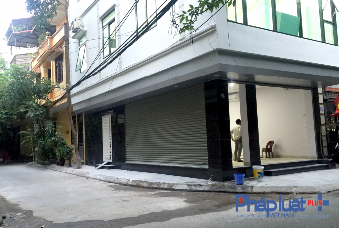 Từ khi ng&ocirc;i nh&agrave; số 26, ng&otilde; 1, phố Phạm Tuấn T&agrave;i, phường Dịch Vọng Hậu, quận Cầu Giấy cải tạo, x&acirc;y dựng đ&atilde; l&agrave;m khuất tầm nh&igrave;n của người tham gia giao th&ocirc;ng.