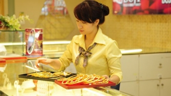 Giá vàng sụt giảm, chênh lệch 1,3 triệu đồng mỗi lượng