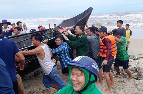 Thừa Thiên Huế: Đồn Biên phòng cửa khẩu cảng Thuận An kịp thời cứu 4 ngư dân