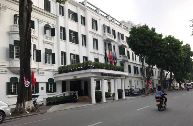 Kh&aacute;ch sạn Metropole trước giờ đ&oacute;n đo&agrave;n Mỹ thăm Việt Nam. Ảnh: Trần Ho&agrave;ng.
