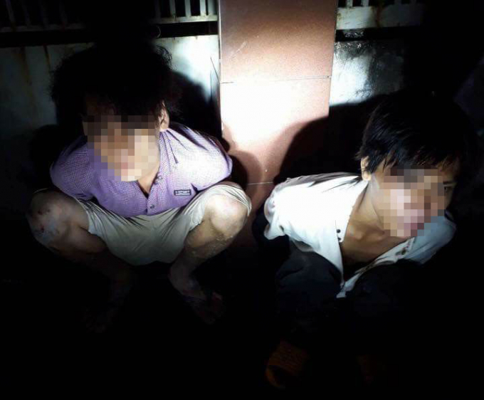 Hai đối tượng mang hung kh&iacute; đi cướp t&agrave;i sản.