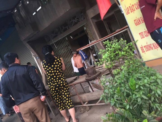 Nhiều người kh&ocirc;ng khỏi b&agrave;ng ho&agrave;ng khi chứng kiến sự việc.