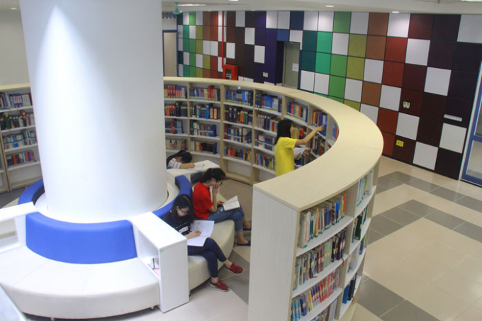 Thiết kế chỗ ngồi độc đ&aacute;o với ghế ngồi tiện lợi gần gi&aacute; s&aacute;ch.