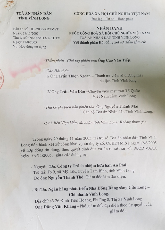 Vĩnh Long: Người d&acirc;n tố ng&acirc;n h&agrave;ng b&aacute;n t&agrave;i sản đang thế chấp tr&aacute;i ph&aacute;p luật