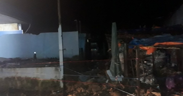 Huế: 3 người bị thương vì bị tường đổ vào nhà