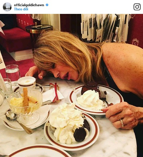 Đ&acirc;y l&agrave; c&aacute;ch nữ minh tinh Goldie Hawn diễn tả việc m&igrave;nh đ&atilde; no căng bụng.