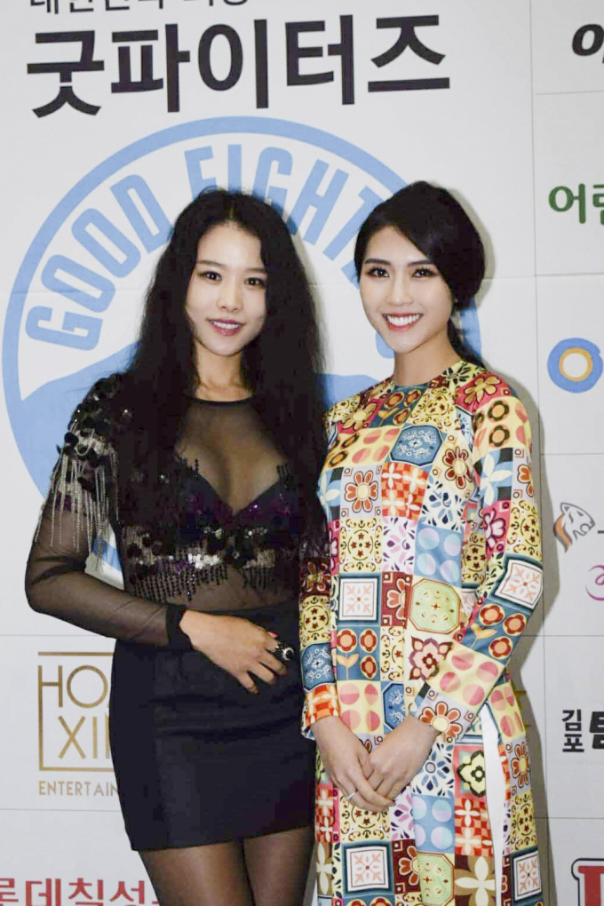 Hoa hậu Tường Linh diện &aacute;o d&agrave;i sang H&agrave;n Quốc quay h&igrave;nh cho đ&agrave;i SBS