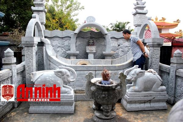 &nbsp;Khu&ocirc;n vi&ecirc;n b&ecirc;n trong ng&ocirc;i mộ bị cạy ph&aacute;. (Ảnh: An ninh Hải Ph&ograve;ng)