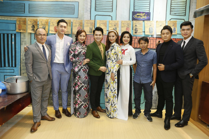 6 th&iacute; sinh v&agrave; &ecirc; k&iacute;p chương tr&igrave;nh.