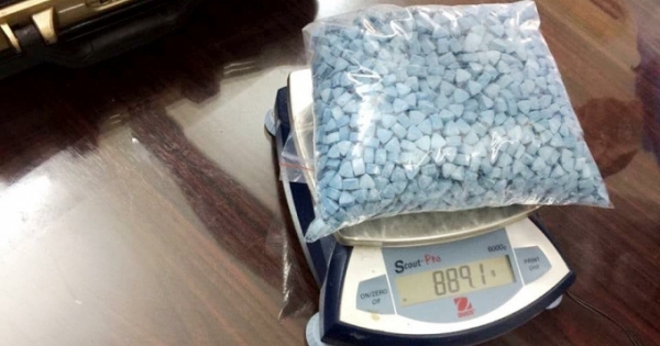 Bắt 3 đối tượng vận chuyển ma túy, thu giữ gần 27.000 viên ma túy tổng hợp