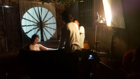 Lộ những cảnh 'n&oacute;ng' trong phim 'L&agrave;ng ế vợ 4'