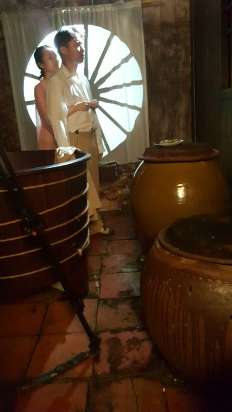 Lộ những cảnh 'n&oacute;ng' trong phim 'L&agrave;ng ế vợ 4'