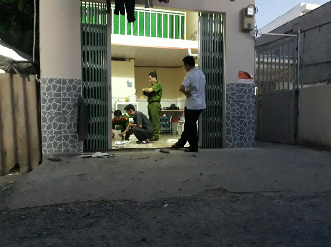 C&ocirc;ng an quận Thủ Đức kh&aacute;m nghiệm hiện trường.