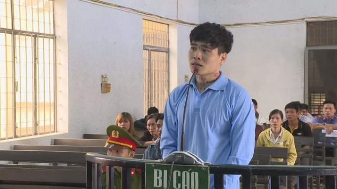 Nguyễn Văn Thanh trước v&agrave;nh m&oacute;ng ngựa.