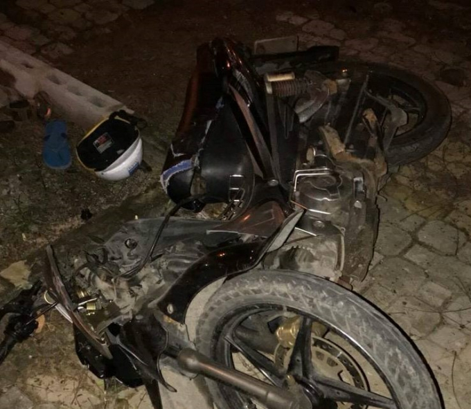 Hiện trường vụ tai nạn sau khi &ocirc;ng Thủy bị t&ocirc;ng g&atilde;y ch&acirc;n.