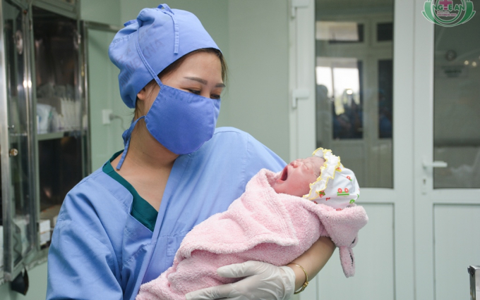 B&eacute; g&aacute;i đầu ti&ecirc;n ch&agrave;o đời bằng phương ph&aacute;p thụ tinh trong ống nghiệm tại Nghệ An.