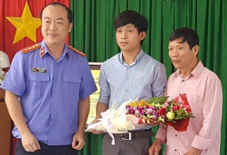 C&ocirc;ng khai xin lỗi &ocirc;ng Trần. (Ảnh: b&aacute;o Người đưa tin)