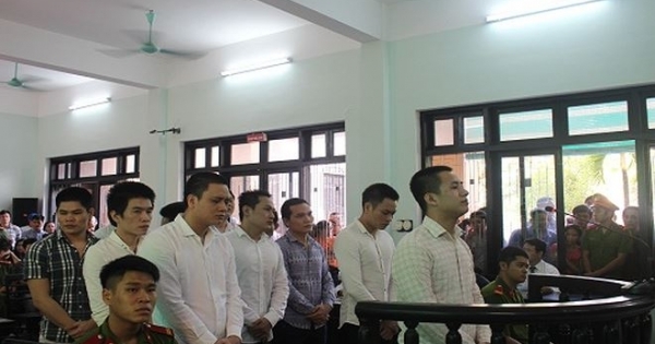 Thừa Thiên Huế: Phạt nhóm thanh niên chém người hơn 100 năm tù