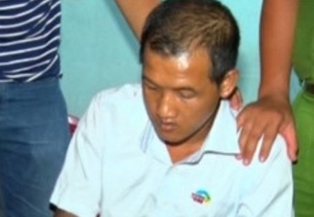 Đột nhập nhà hàng xóm, khống chế bé gái để cướp tài sản