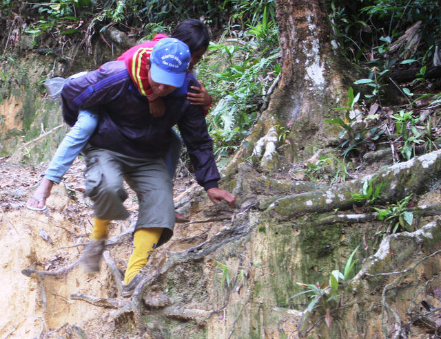 Thầy Ch&iacute; nguyện d&ugrave;ng cuộc đời n&agrave;y để cống hiến cho gi&aacute;o dục v&ugrave;ng cao.