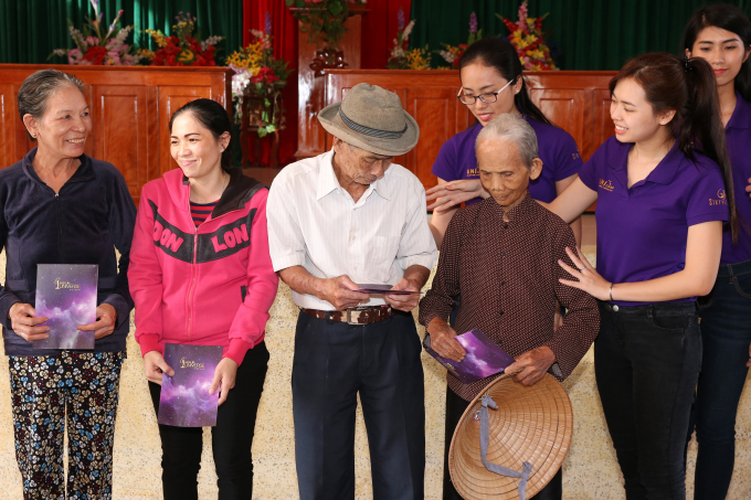 Gần 4 tỷ đồng được gửi chia sẻ với người d&acirc;n miền Trung từ tổ chức Hoa hậu Ho&agrave;n vũ Việt Nam