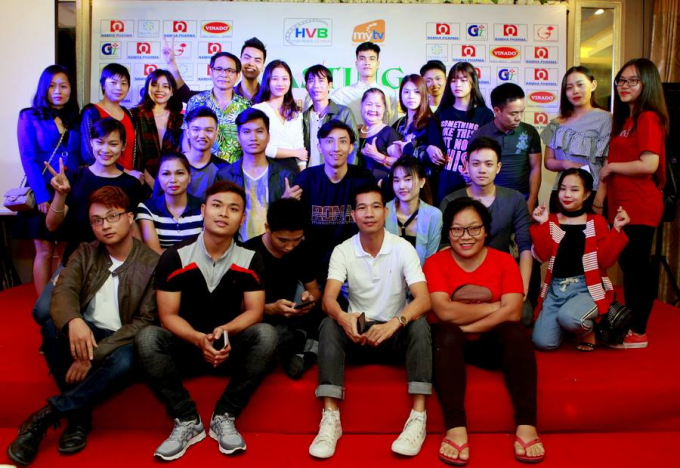 Đ&ocirc;ng đảo diễn vi&ecirc;n chuy&ecirc;n v&agrave; kh&ocirc;ng chuy&ecirc;n tham gia casting.