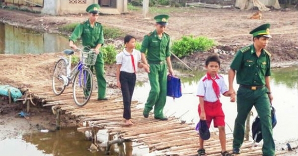 Thầy giáo “quân hàm xanh” mang cái chữ đến vùng biên giới, hải đảo