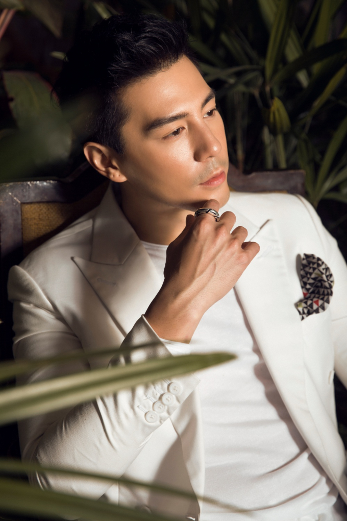 L&yacute; Nh&atilde; Kỳ khoe nhan sắc ki&ecirc;u sa, đ&agrave;i c&aacute;c b&ecirc;n ng&ocirc;i sao nổi tiếng xứ ch&ugrave;a v&agrave;ng Dome Pakorn