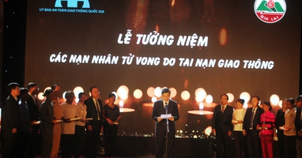 Tưởng niệm gần 7.000 nạn nhân tử vong vì tai nạn giao thông