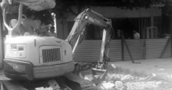 Nghịch lý giữa Thủ đô: Xã xây dựng cổng làng chắn cửa nhà gia đình thương binh